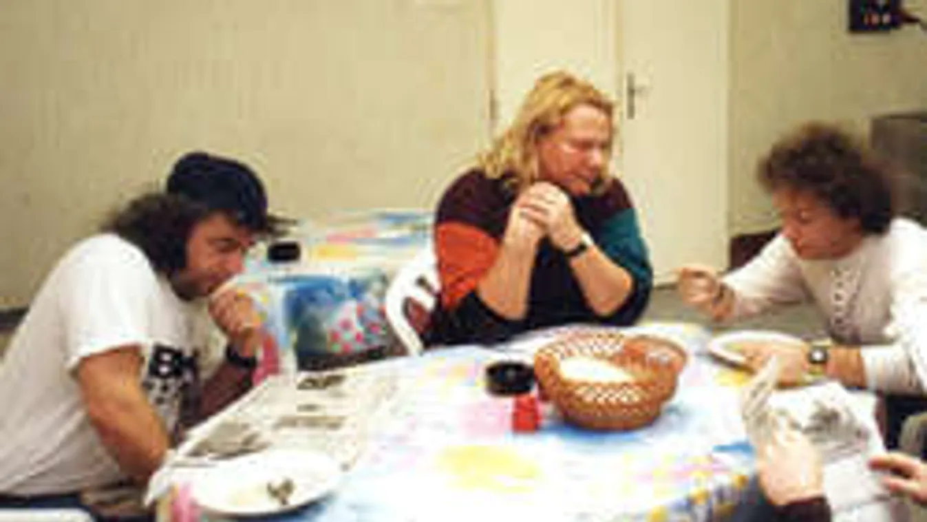 Ritkán látott felvételek Somló Tamás privát életéből!