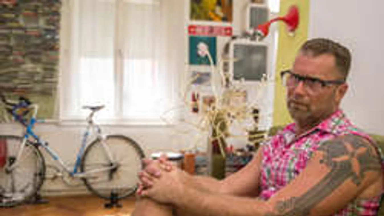 A suliban még büntették különcségét, ma ő a divat Herczege...