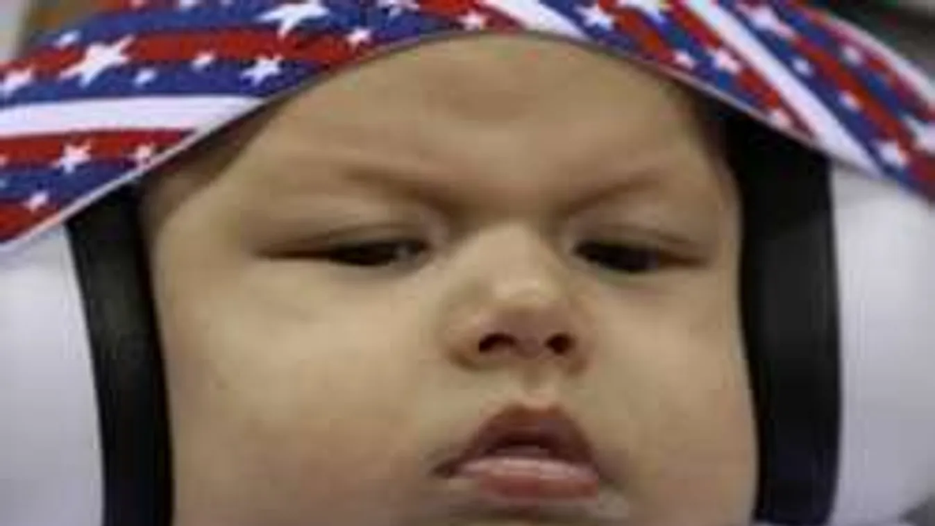 Phelps tök hülyét csinál a kisbabájából