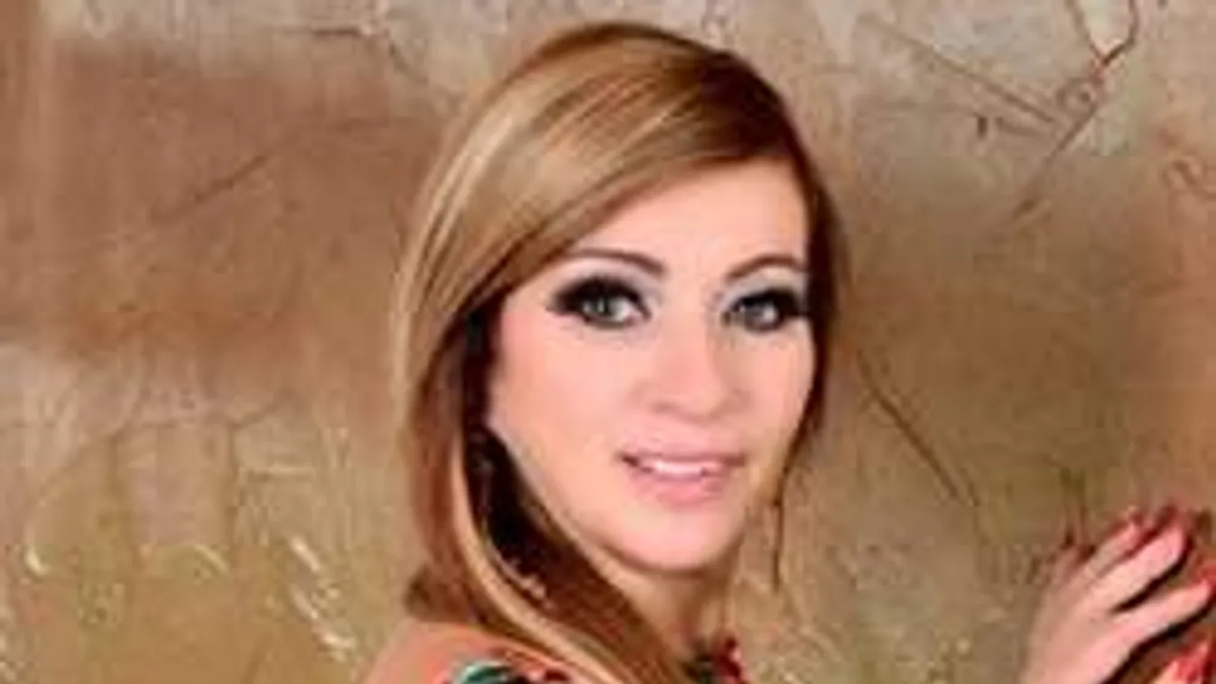 Partra vetette a medence Kiszel Tünde óriási melleit - Fotó!