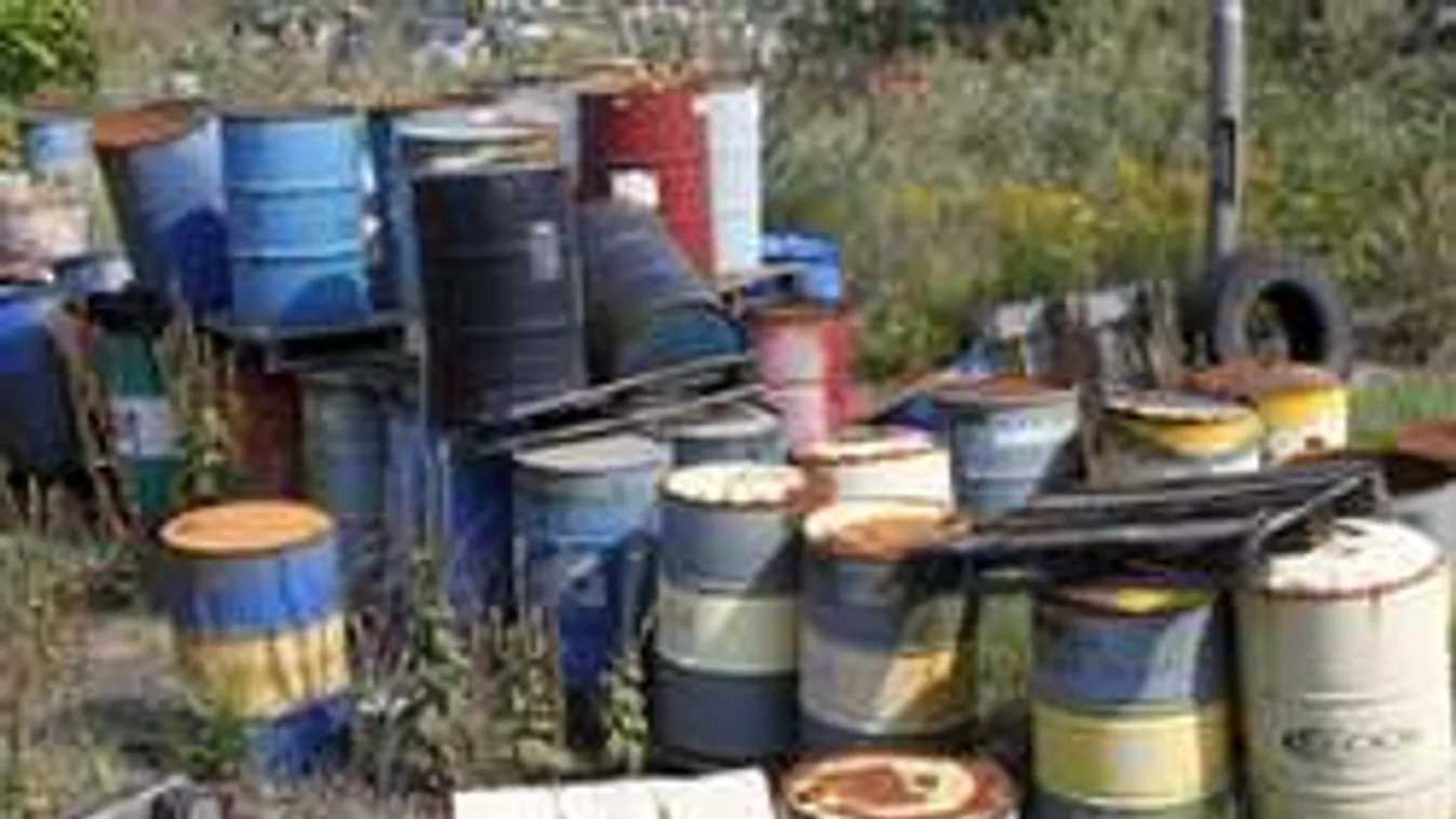 Vegyi anyagok csorognak a talajba Kiskunhalason