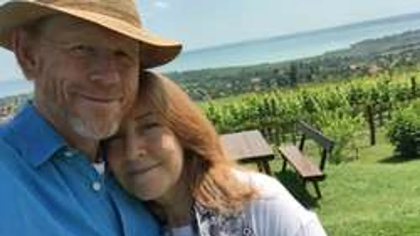 A Balatonnál romantikázik a hollywoodi rendező