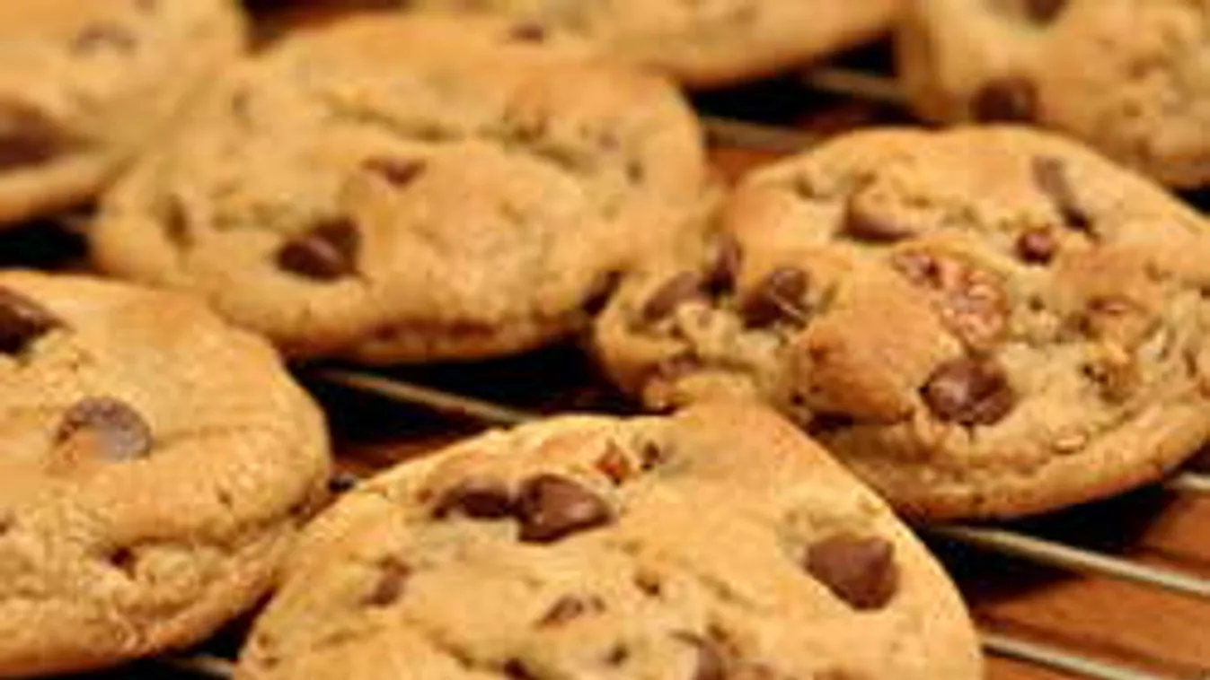 Patkányfarokra harapott a sütijében