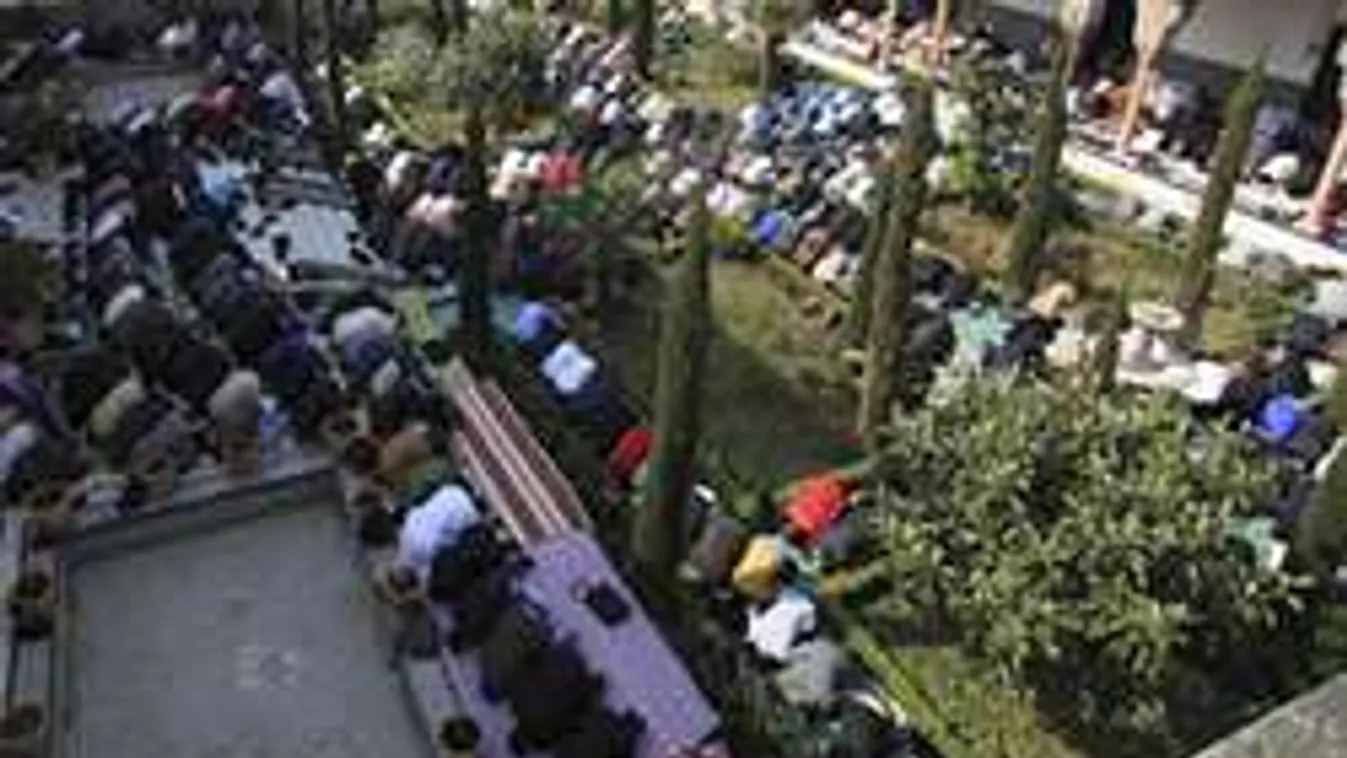 Készül a megszállás? Az európai  mecsetek egy része fegyverraktár!