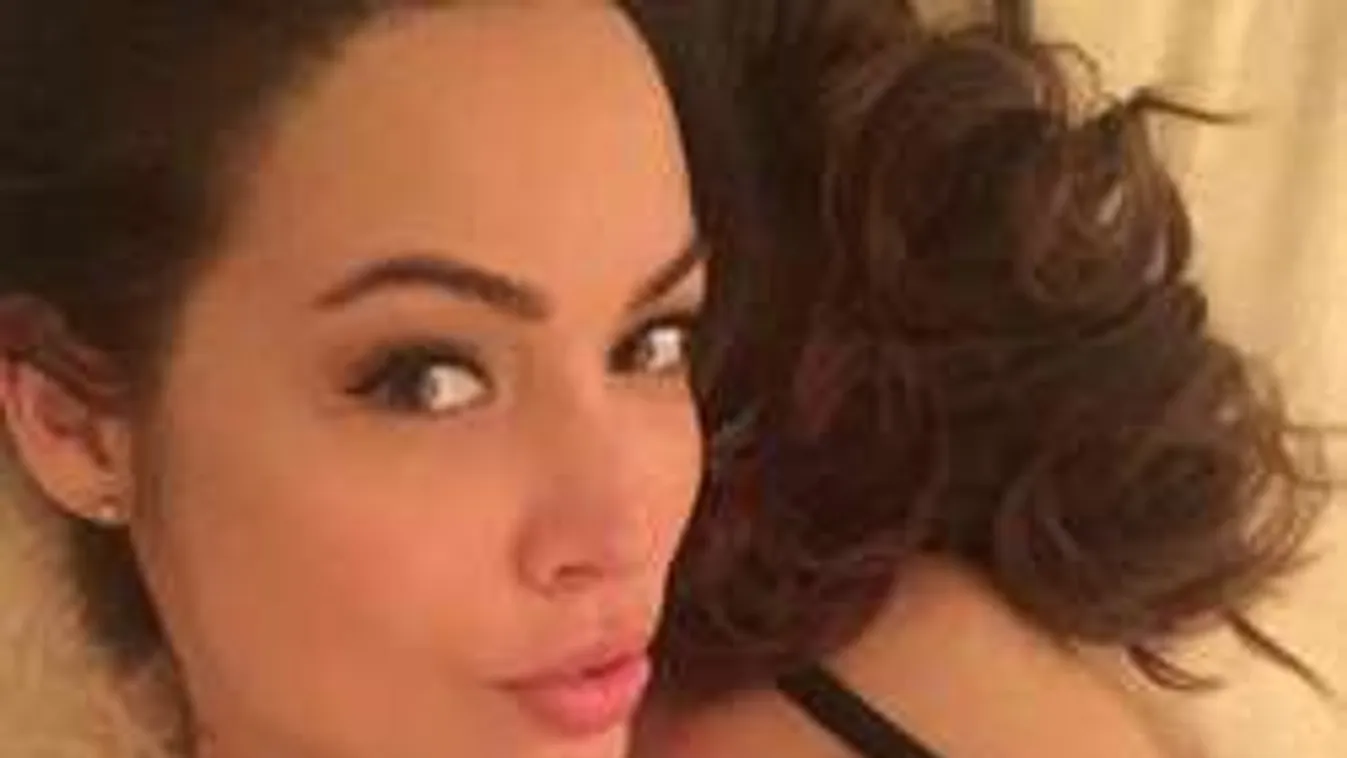 Úristen: Letépte magáról a bikinit a hatalmas mellű magyar modell!