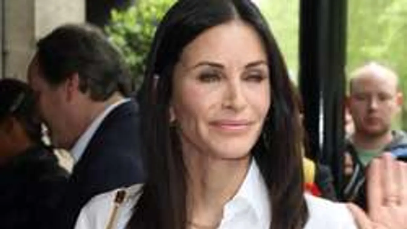 Elcsúfították a sebészek, megbánta a plasztikáztatást a színésznő