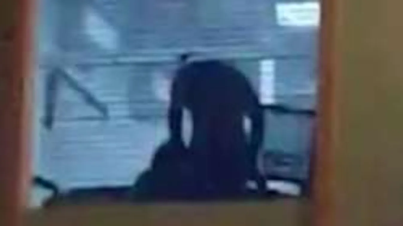 Javában zajlott az orál, amikor belépett az irodába a pokémonvadász+18