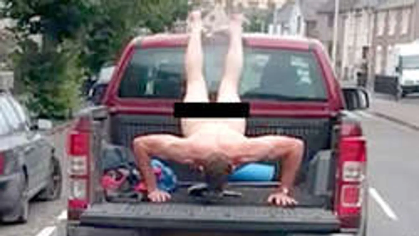 Óriási dugót okozott a meztelenül fekvőtámaszozó férfi!