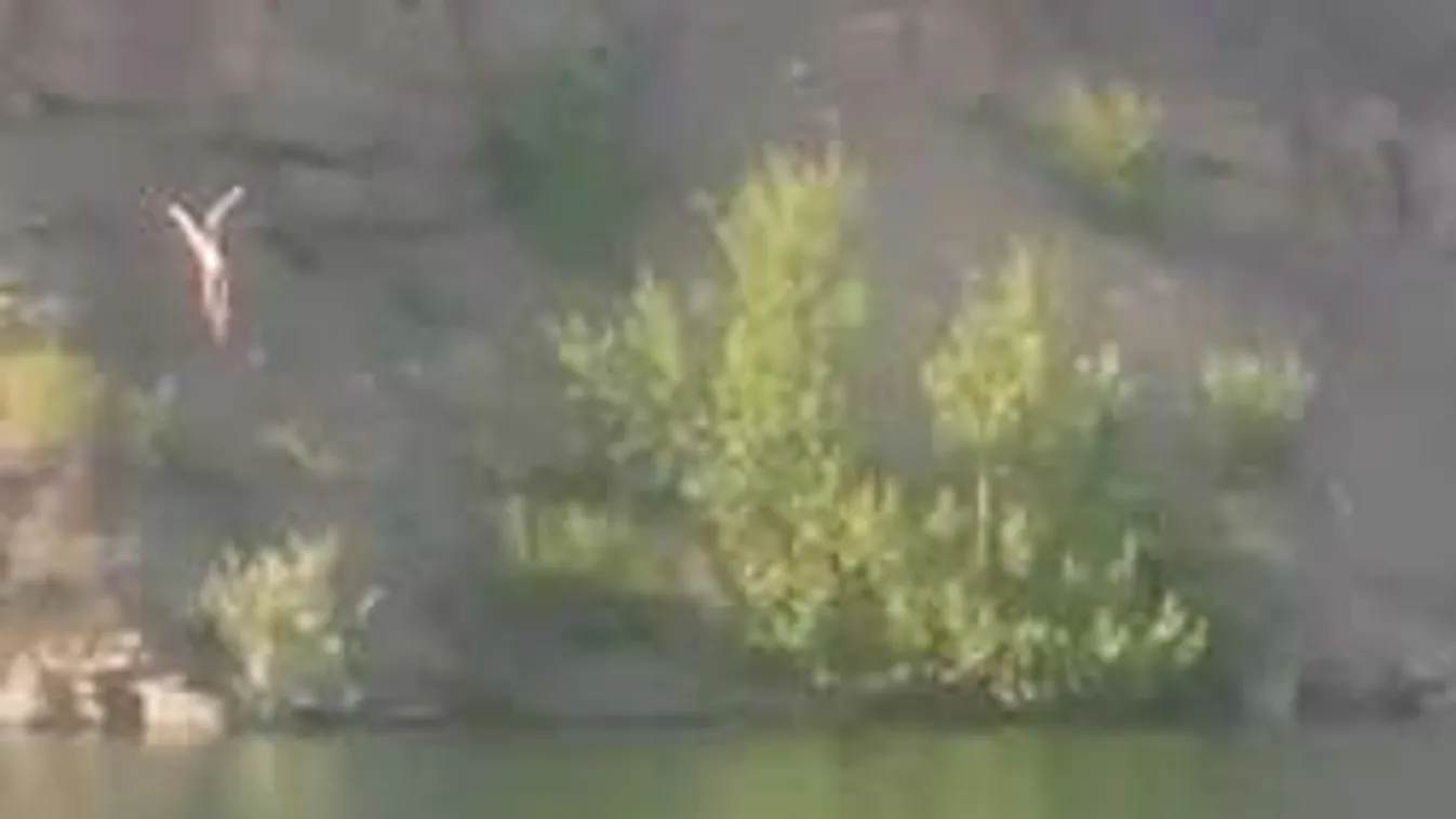 Sokkoló videó: Sziklába csapódott a részeg pucér férfi