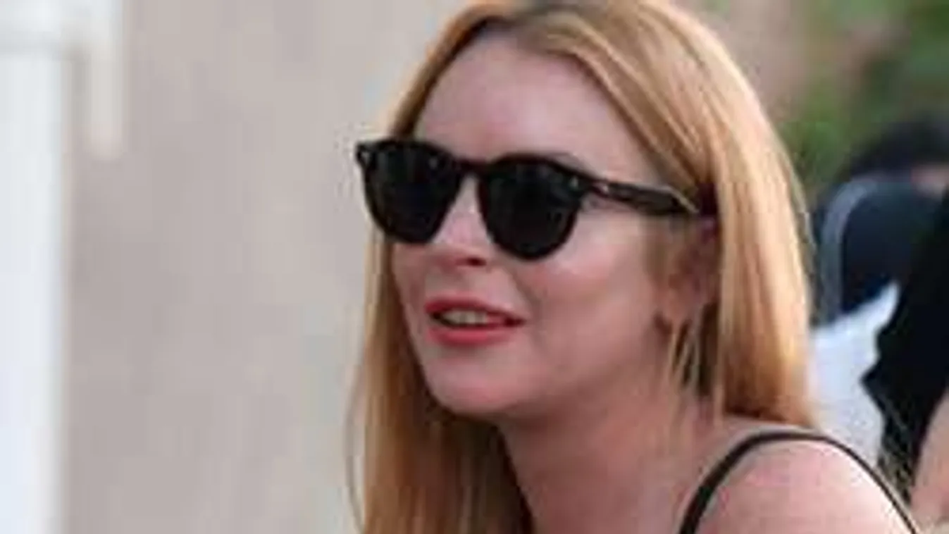 Kibuggyant a sztár melle, míg vőlegényével dulakodott - Videó