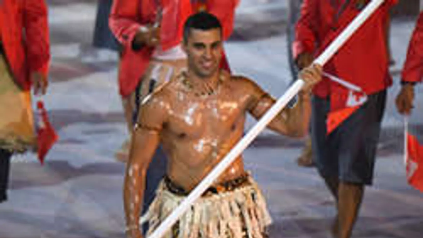 Ellopta a show-t az olajban fürdő szexi férfimodell Rióban