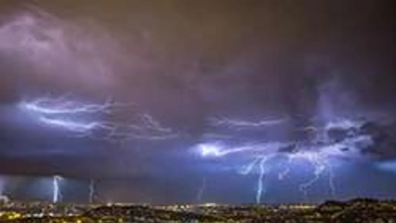 Készülj: Durva felhőszakadással támad a hét eleji időjárás!