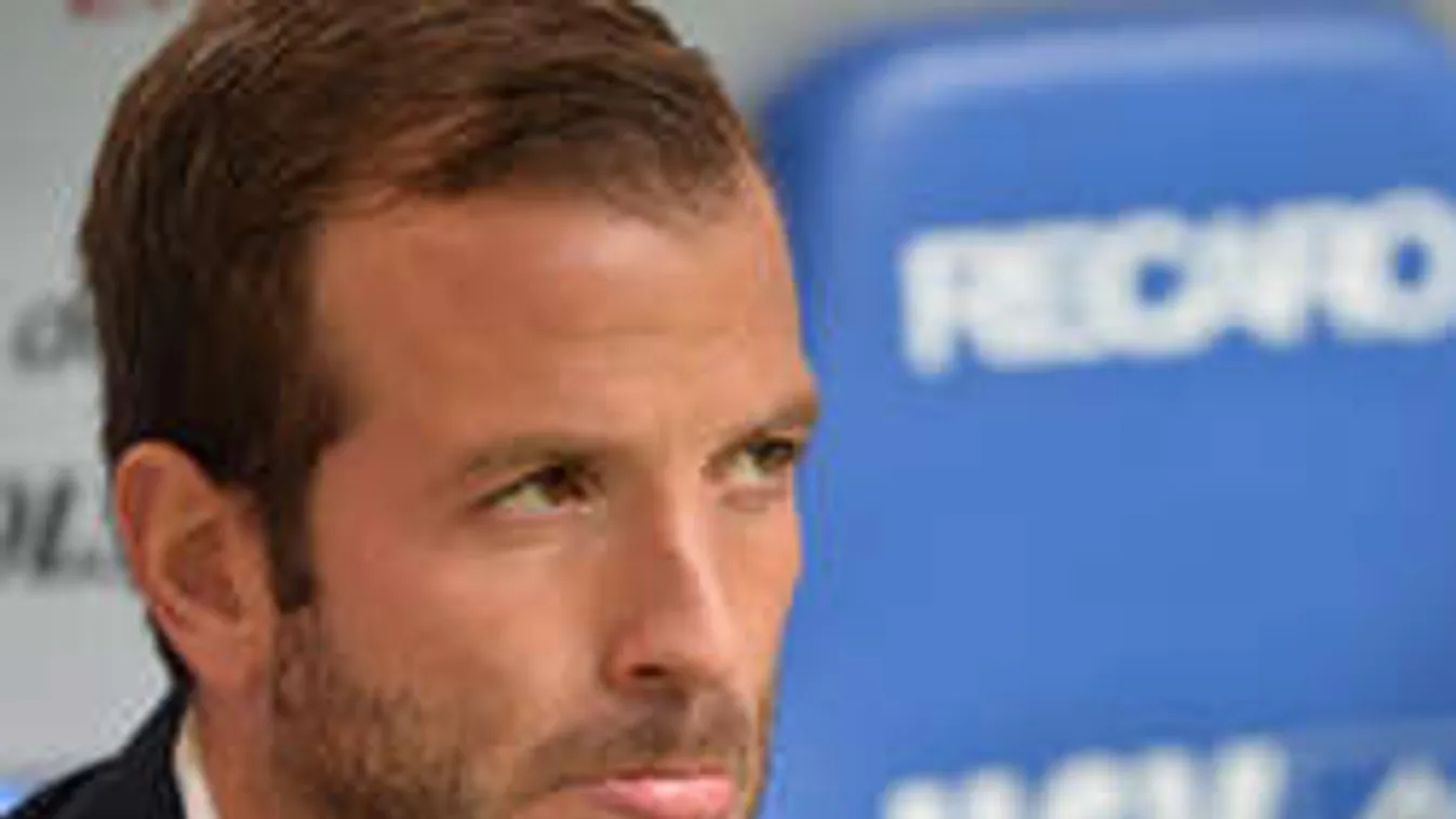 Szexis kézislány miatt bukhatja a Fradi Van der Vaartot?