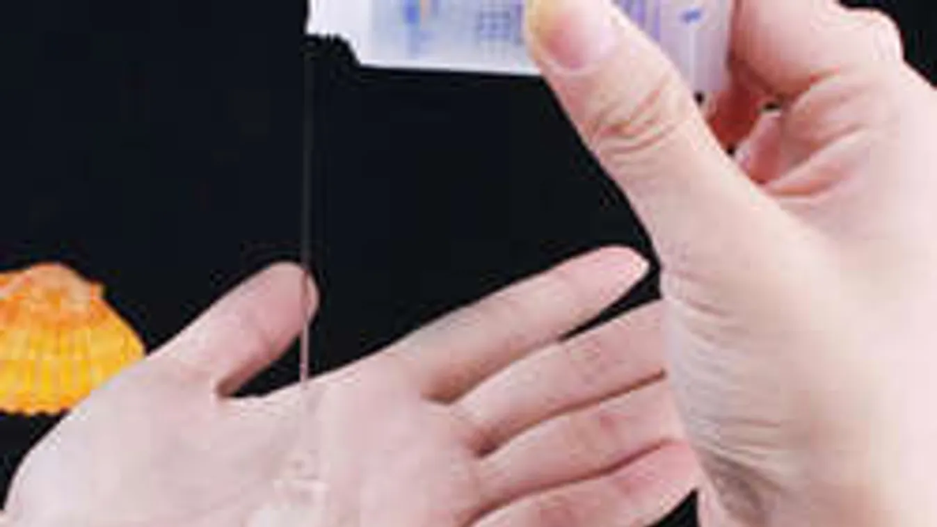 Sósavat öntött a melegbár síkosítójába az idős férfi