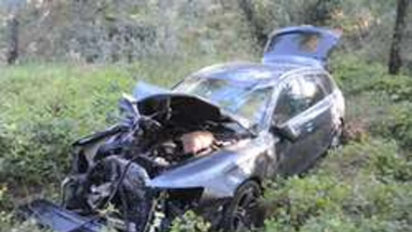 Durva baleset volt az M0 autópályán - a szalagkorlát sem állította meg