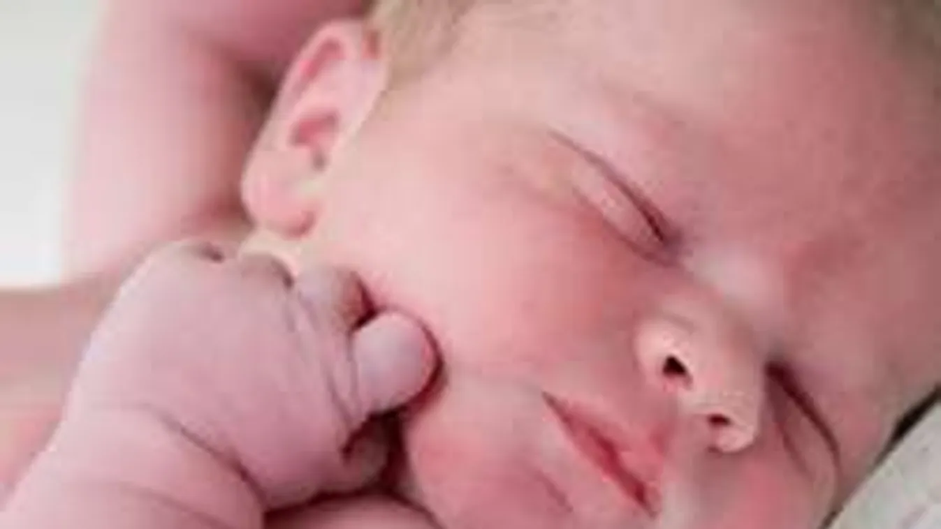 Lélegzetelállító videó: Így született meg burokban a kisbaba