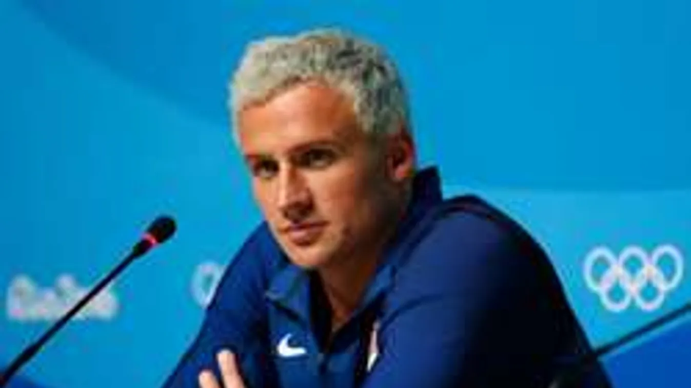 Mindenét elbukja, de szexi szerelme kitart a hazudozó úszó mellett