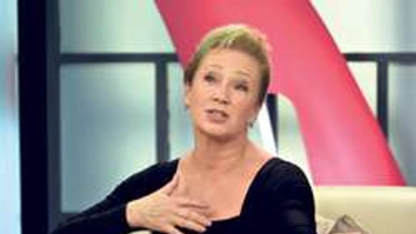 Whiskyvel vezeti le dühét a Kossuth-díjas színésznő