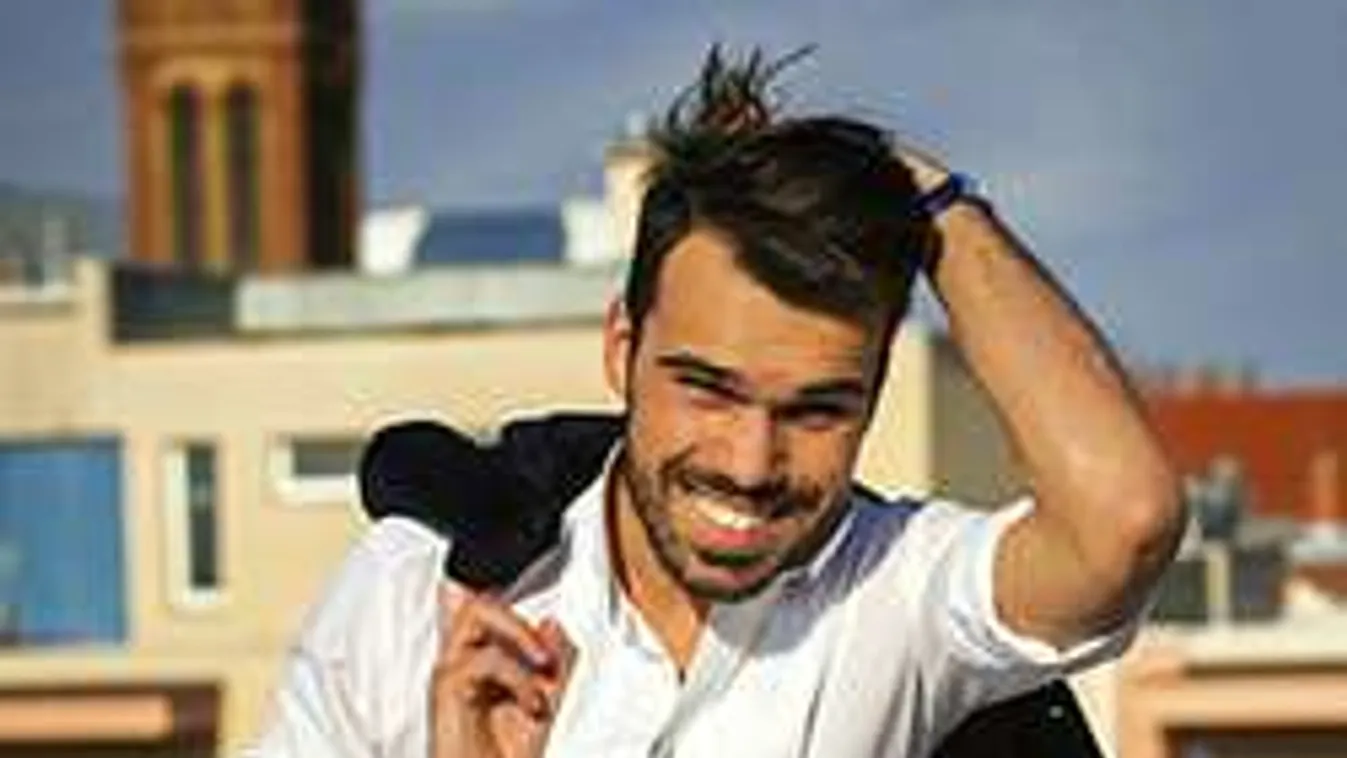 Modellcég adatbázisába került a mélyen vallásos magyar énekes