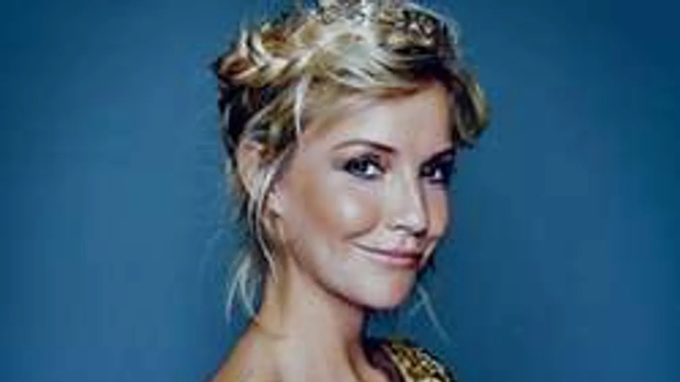 Kínos: Szexoldalon tűnt fel a hatalmas mellű tévés félpucér videója!