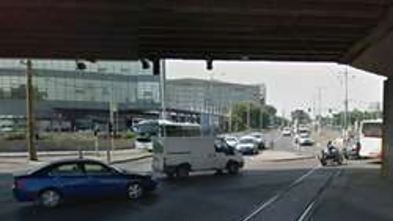 Agresszív motoros ütött le egy autóst a Népligetnél!