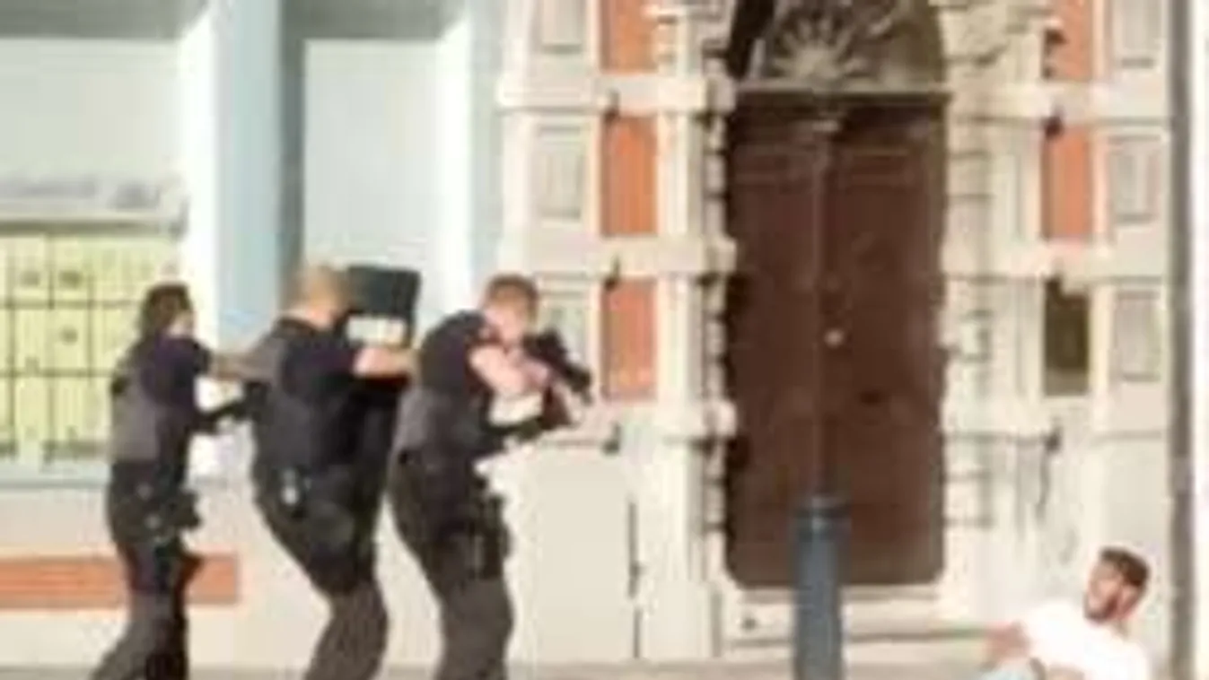 Élőben közvetítették, ahogy a rendőrök lelőnek egy férfit