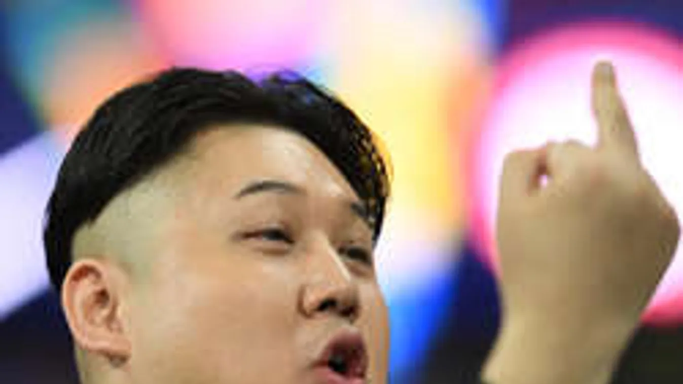 Középső ujját mutogatta az olimpián a rettegett diktátor imitálója