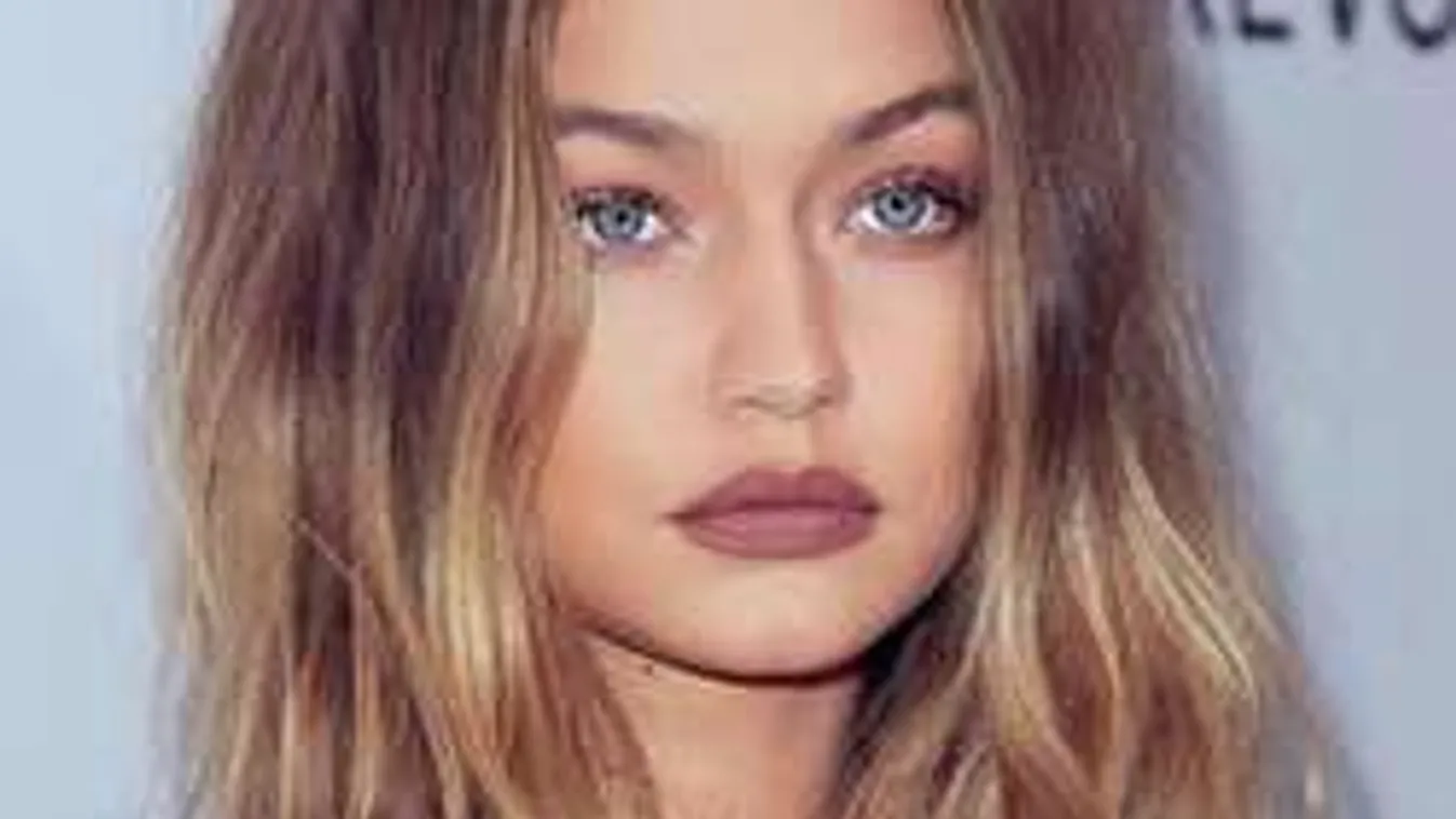 Aprócska bikinibe préselték a világ egyik legjobb testét - Fotó