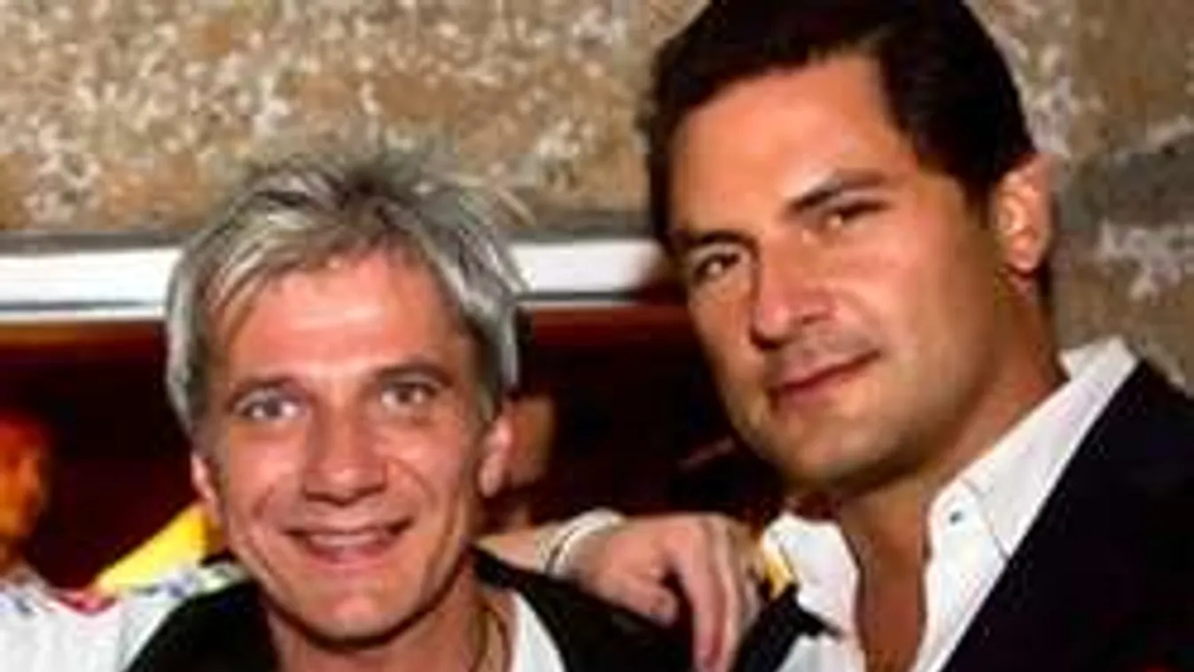 Eltitkolt felvétel: Bochkor Gábor és Árpa Attila szoknyába bújtak!