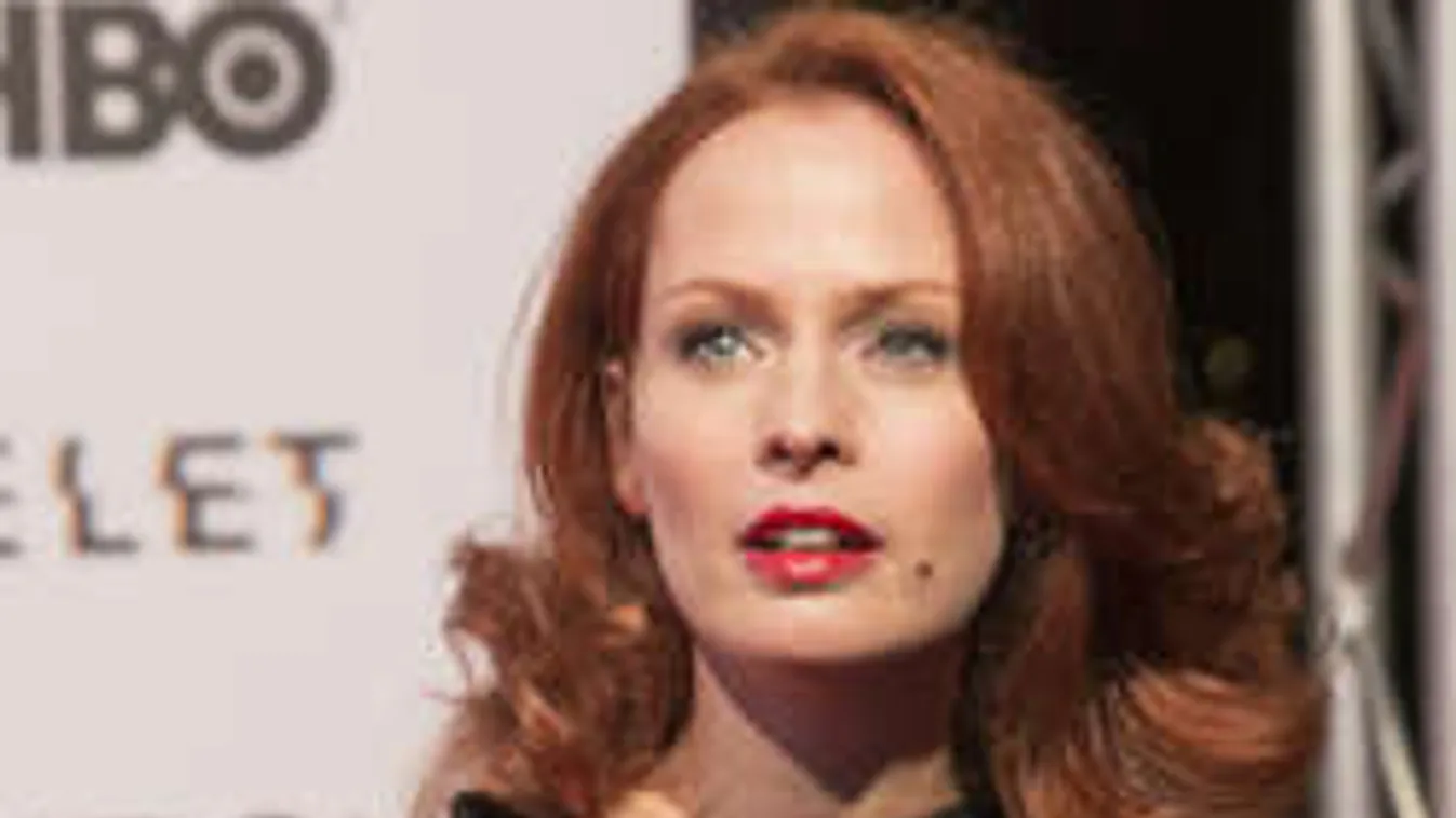 Fogadjunk, hogy te sem látod a Balatont Dobó Kata melleitől! - Fotó