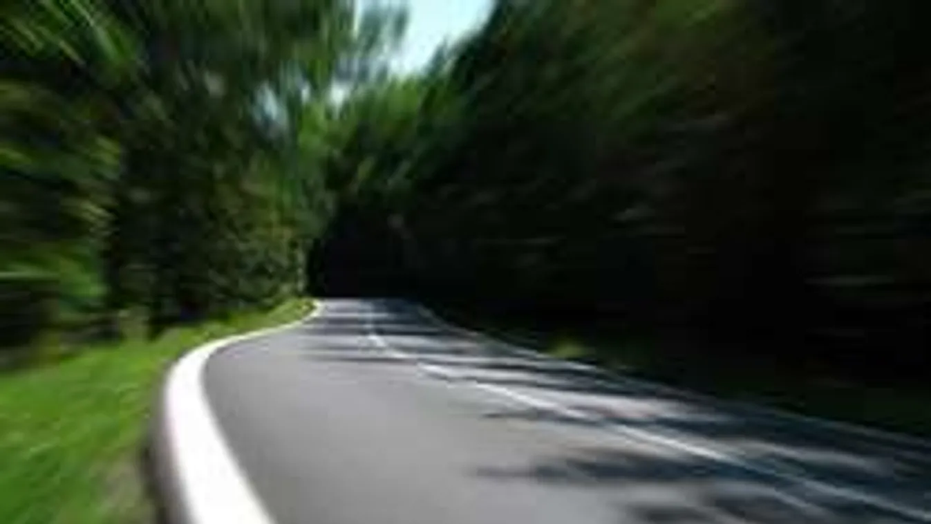 Érthetetlen: Szemből száguldott a szirénázó tűzoltókba