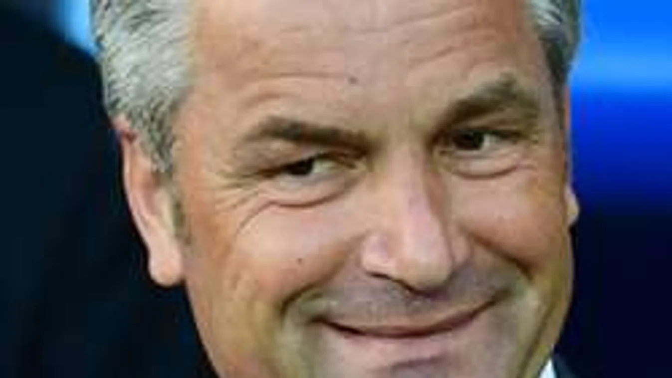 Micsoda meghívó, ingyen segít Storck fia