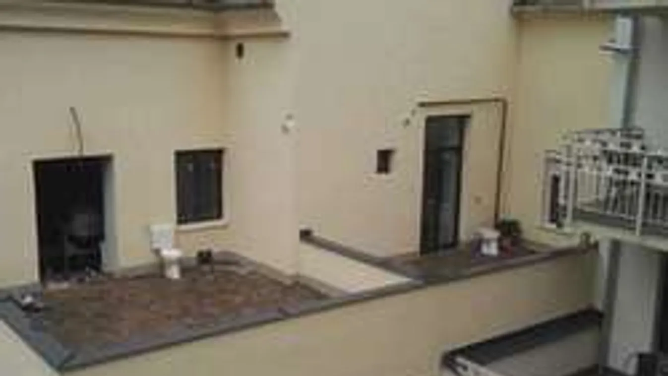 Trónok harca: egyre több a vécé a zalaegerszegi lakás erkélyén!