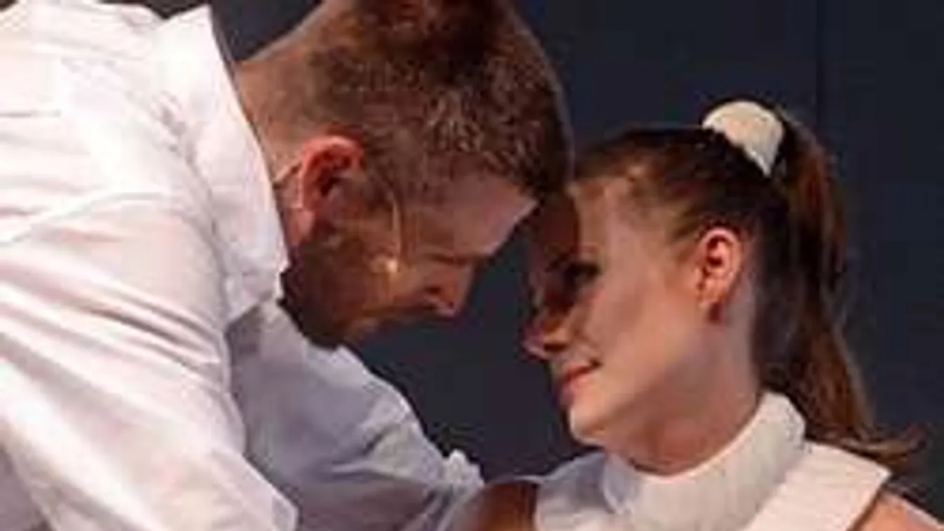 Duna-parton kapták lencsevégre a szerelmes Szinetár Dórát és férjét!