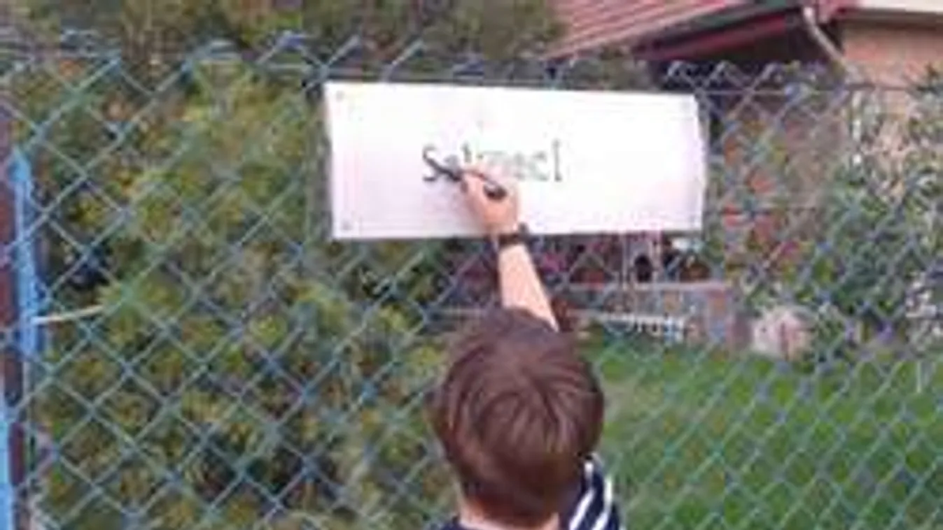 Már a lakosok készítik az utcanévtáblákat Érden