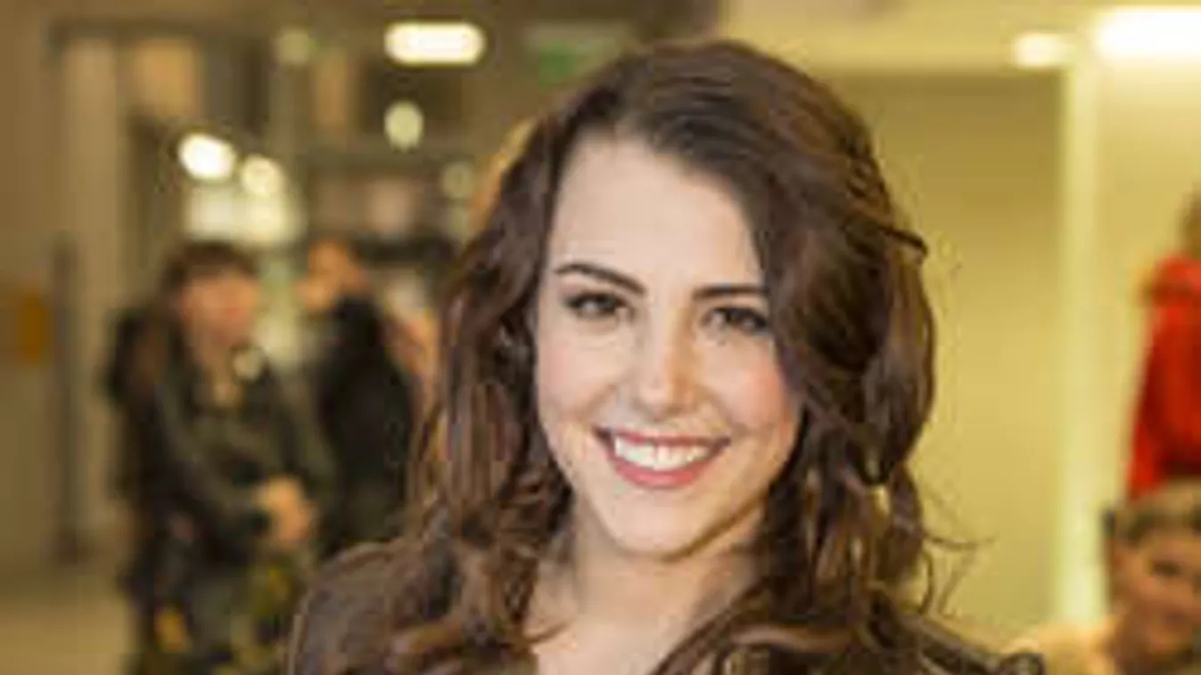 Anyaszült meztelenül fakadt dalra az RTL Klub szexi sztárja!