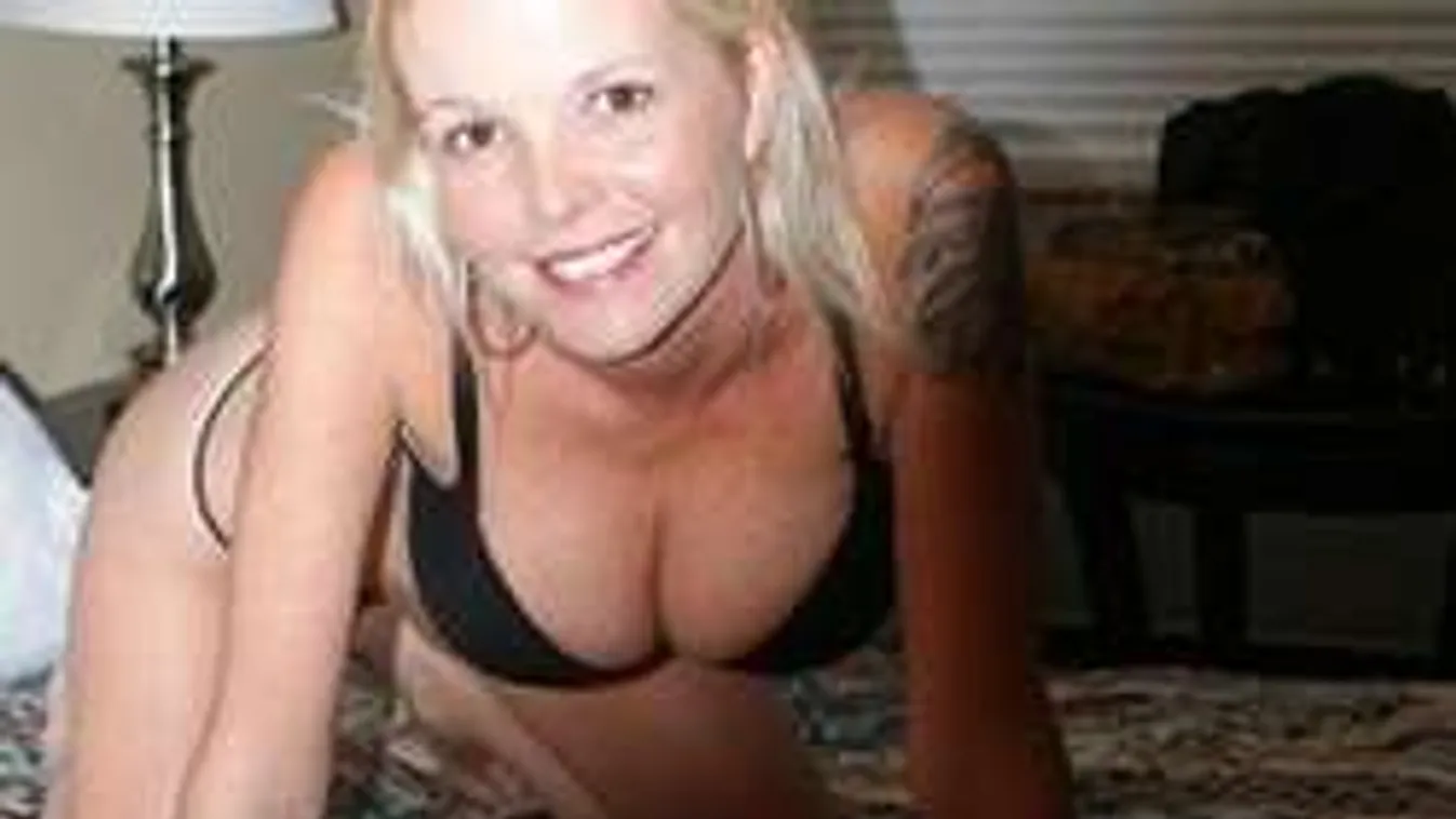 Pornósztár lett a diákjával szexelő tanárnő