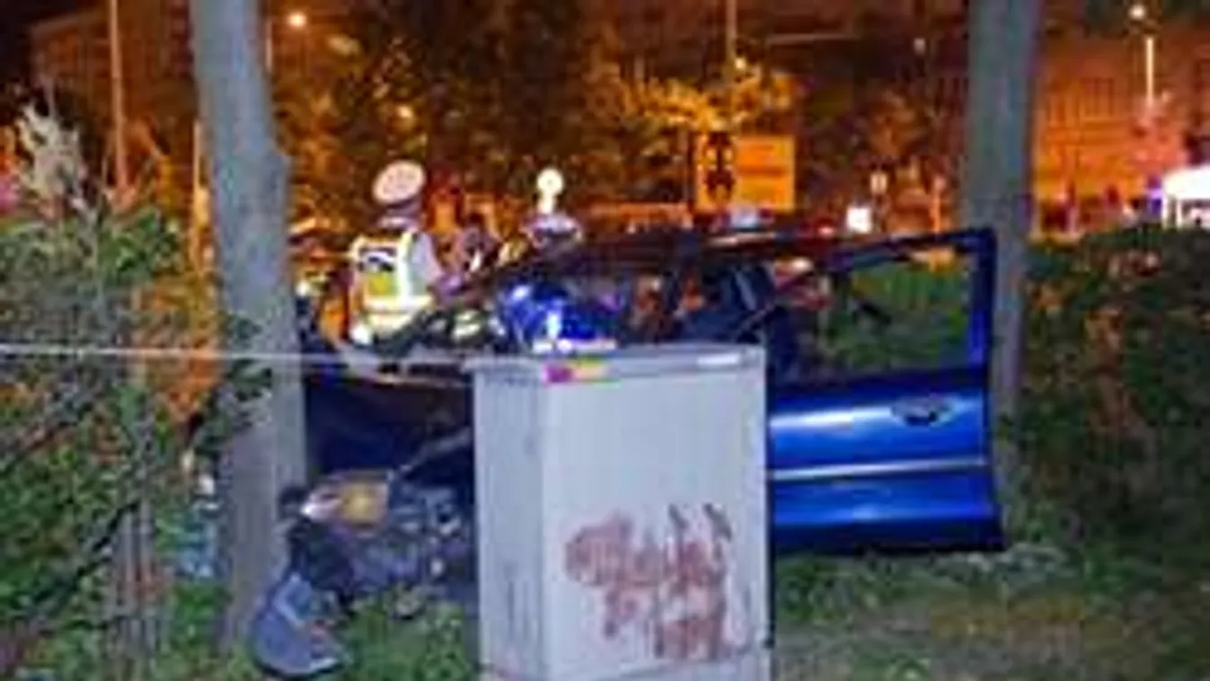 Brutális képek a halálos óbudai balesetről: ripityára tört az autó