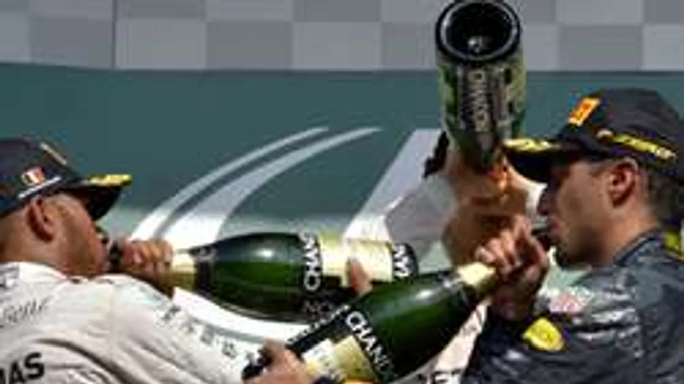 Jó duma! Rosberg bevágódott a szurkolóknál