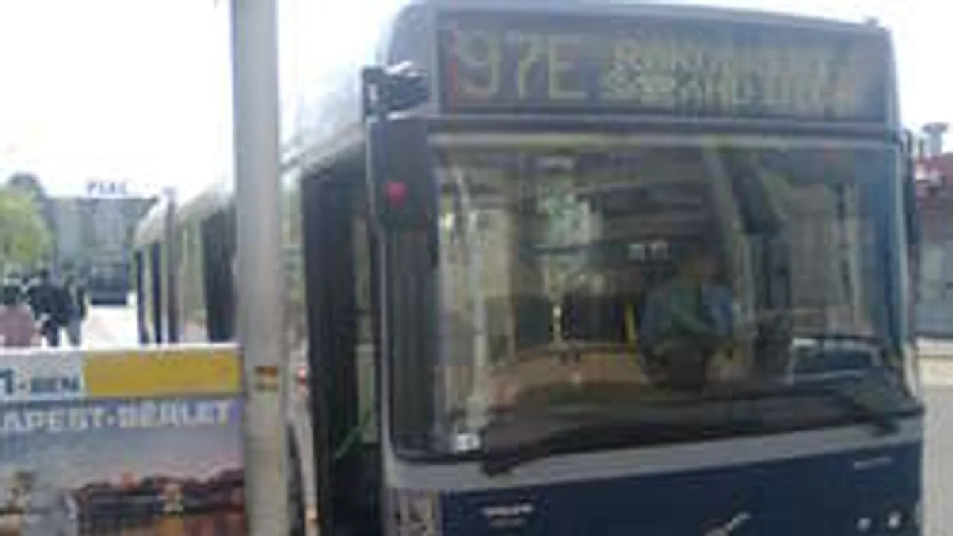 Így rabolnak ki fényes nappal a 97-es buszon!