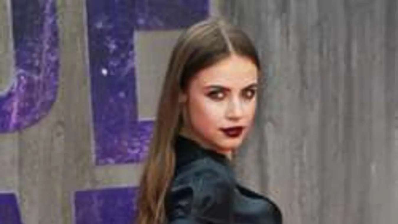 Kínos: Bugyi nélkül villantott pucér feneket a szexi modell - Fotó