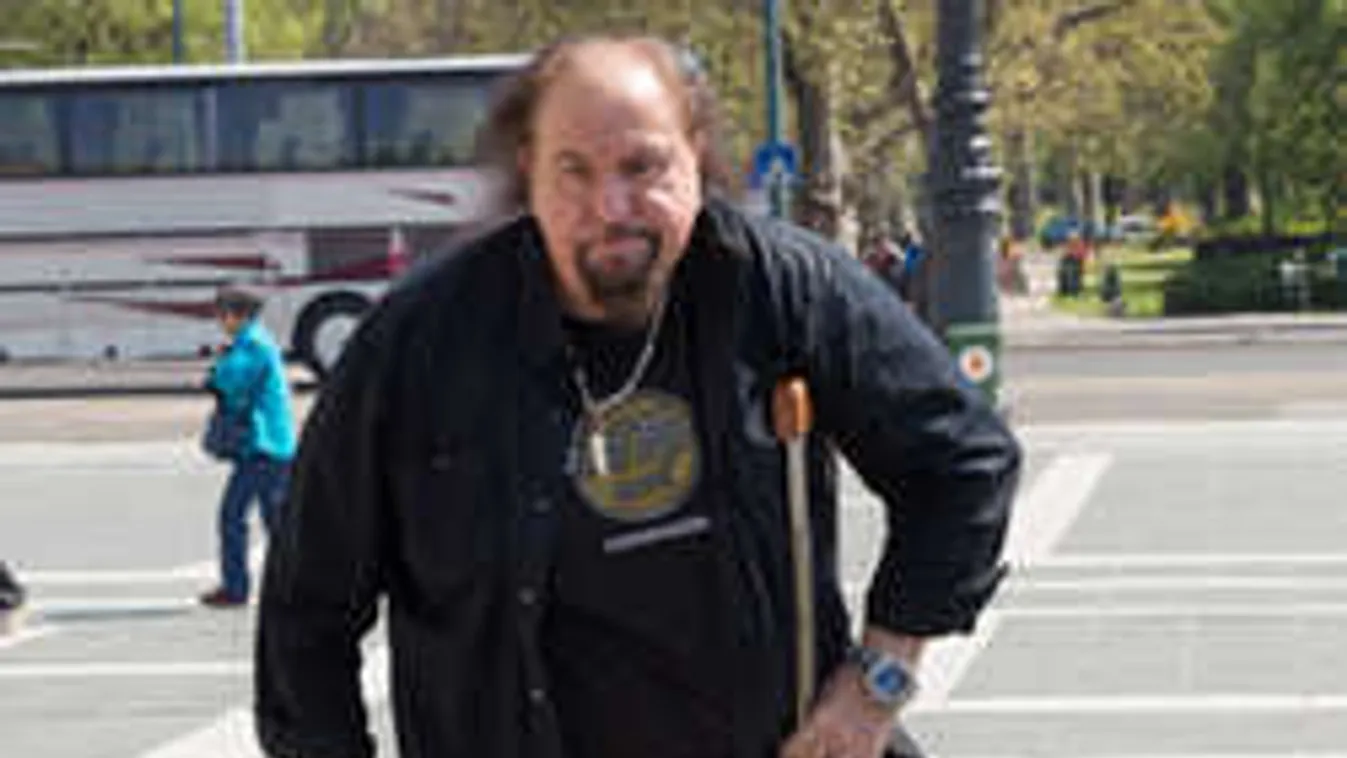 Mi történt? 45 kilót fogyott a magyar énekeslegenda!