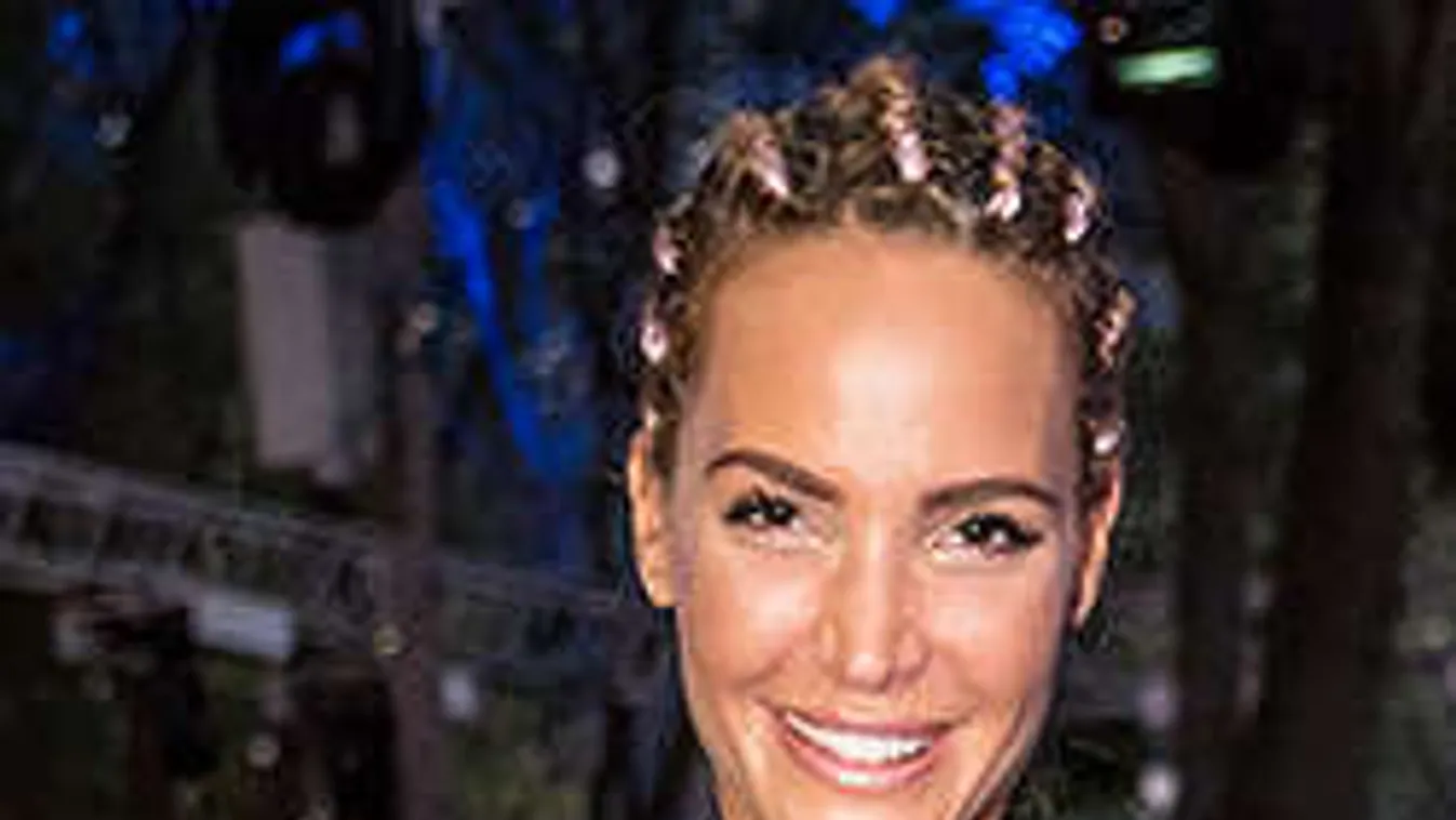 Zimány Linda szigetes szettjénél nincs ma filmbeillőbb!