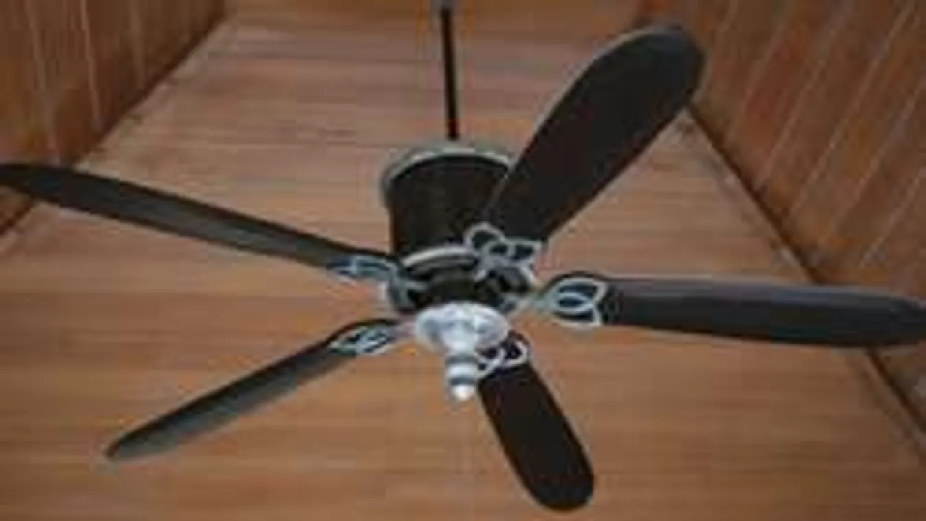 Kis híján megskalpolta a kislányát a ventilátorral