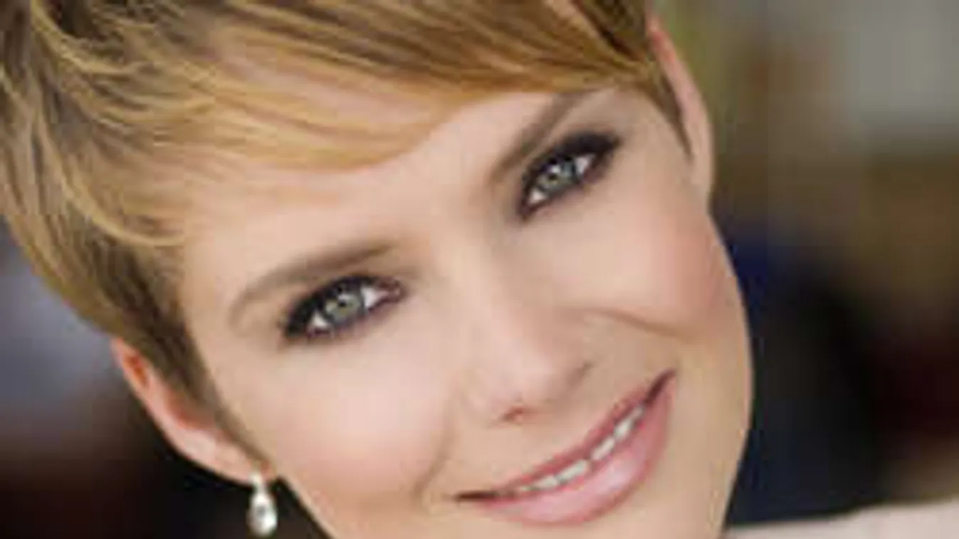 Szexi képével hergeli a világot a népszerű magyar modell