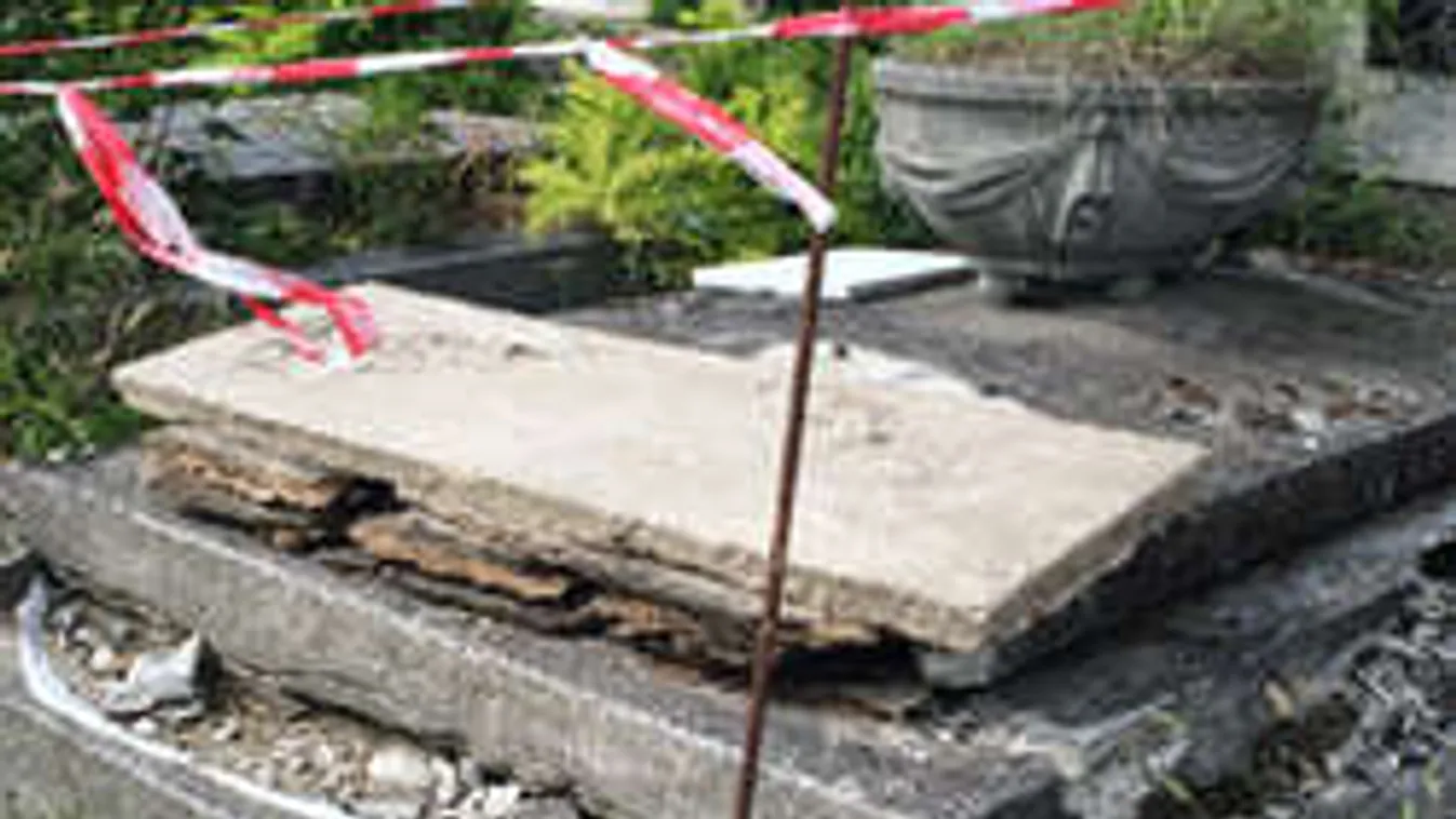 Horror a budafoki temetőben! Összetört kriptákból látszódnak a holtak...