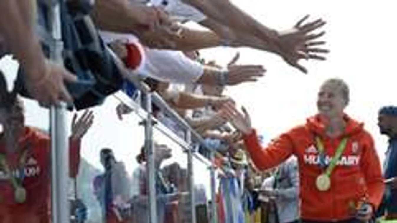 Egy asztalnál Orbán Viktorral, így ünnepelt bajnokunk