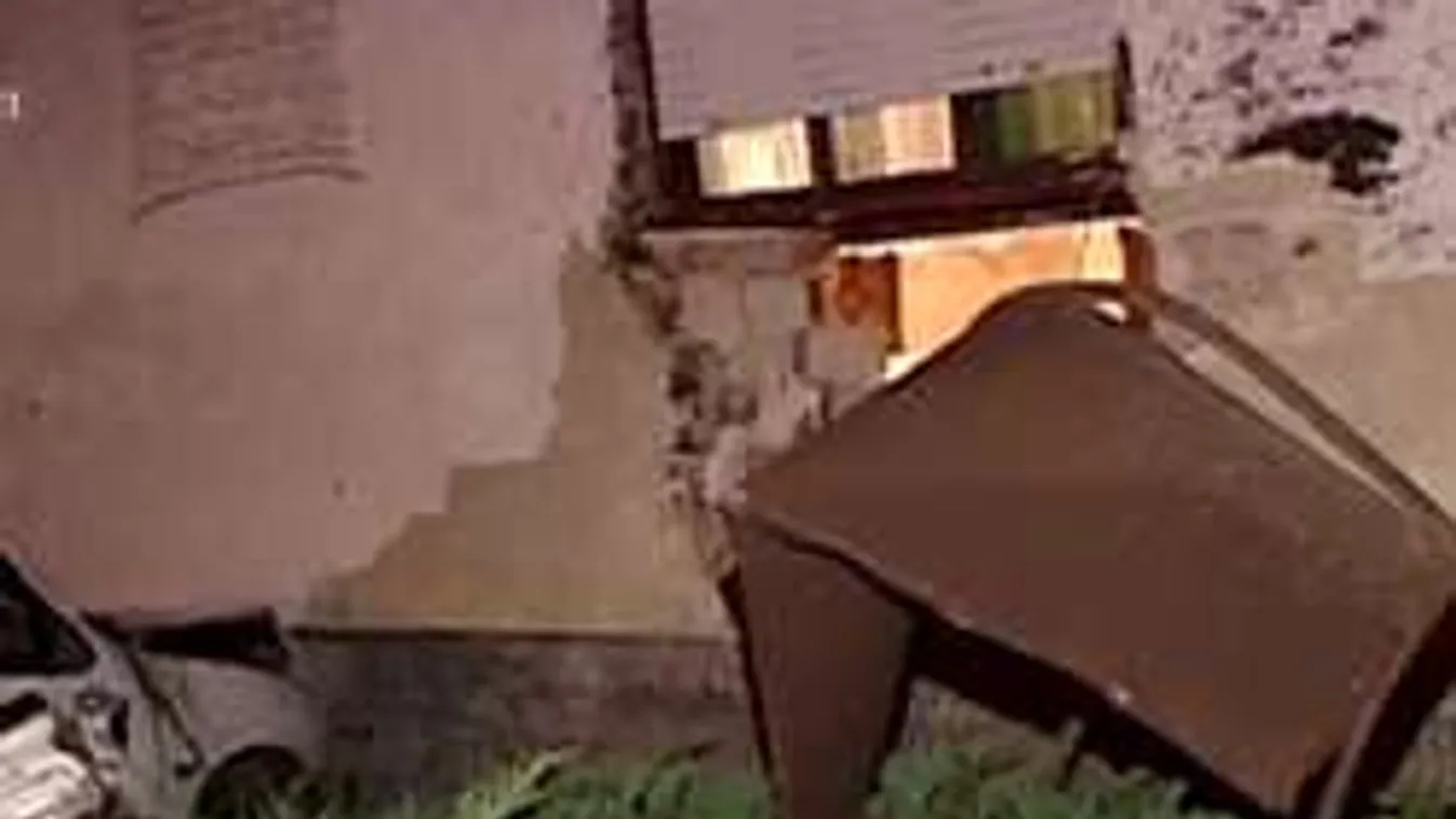 Alvó pár hálószobájában landolt egy autó Gyürén