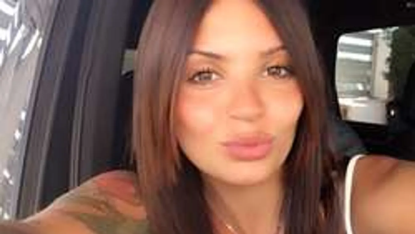 Csak a vadító tetkó maradt a pucér szépségen