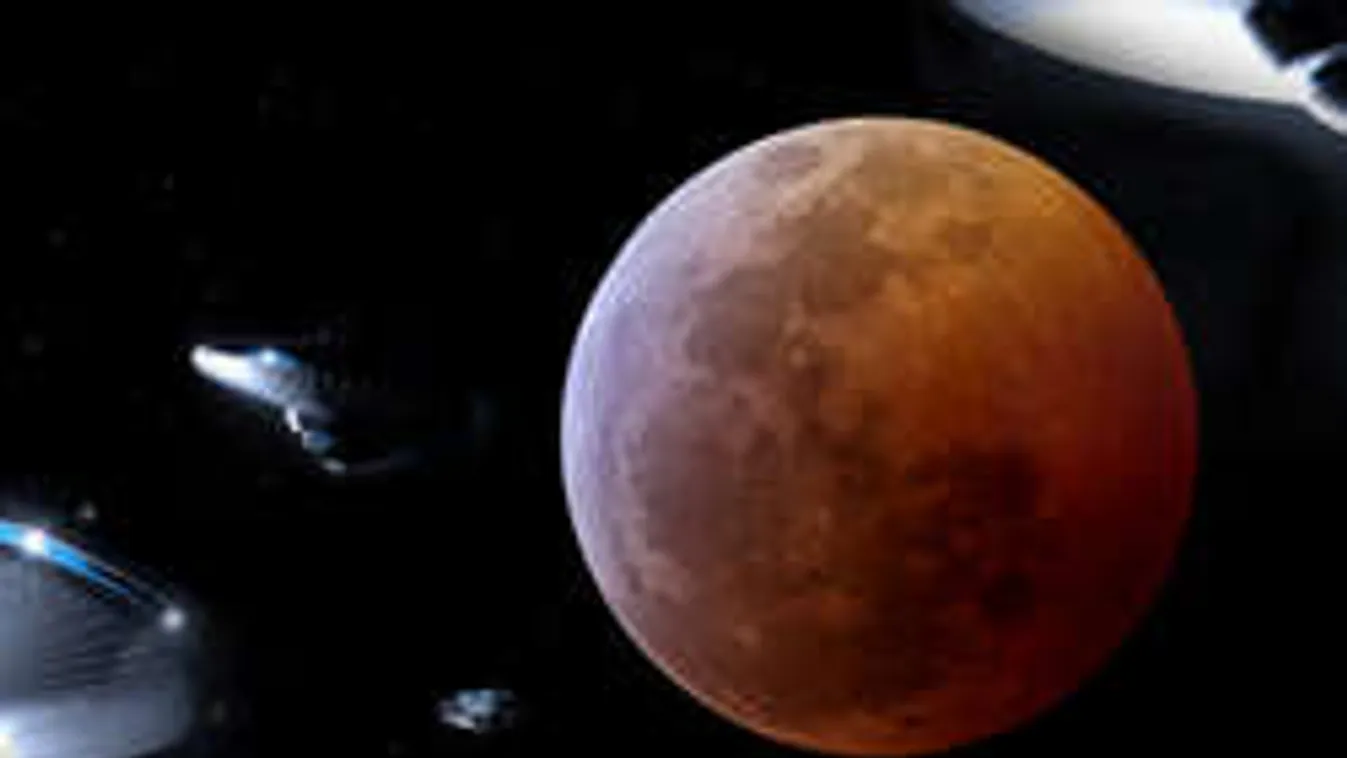 Hajmeresztő elmélet: Menetrend szerinti űrjáratok közlekednek a Holdra